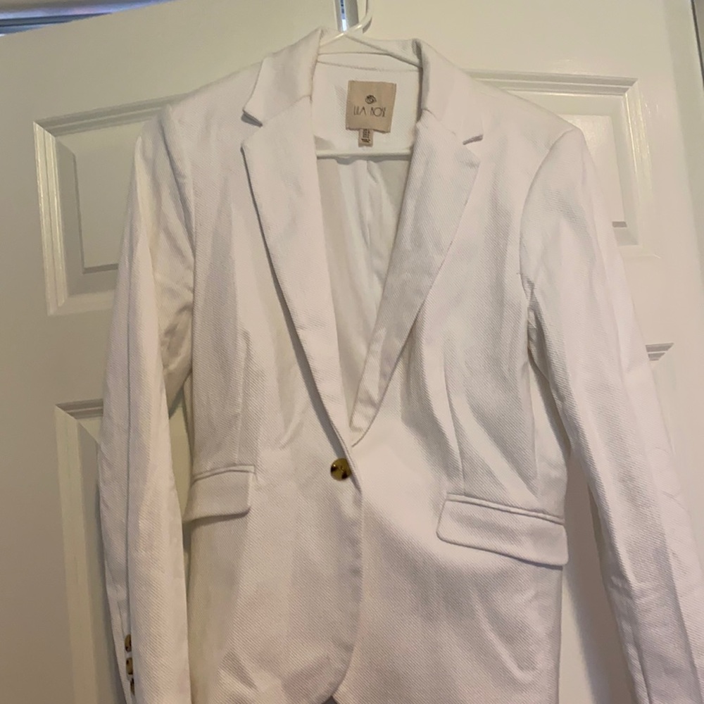 White fully lined suit jacket
